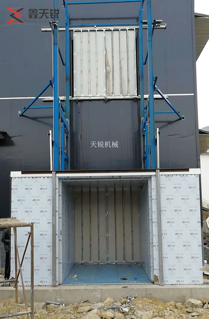 湘潭轿厢式升降货梯